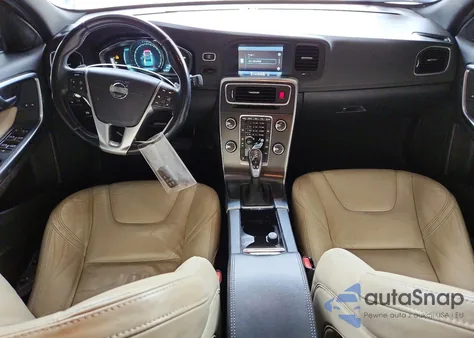 2015 Volvo S60 Premier z USA, uszkodzony, nr VIN YV140MFBXF2301271